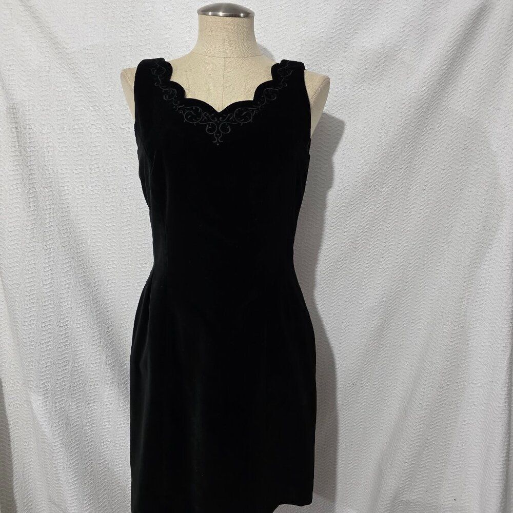 Vtg Laura Ashley Black Velvet Sleeveless Dress Scalloped V Neck & Back Sz 8?